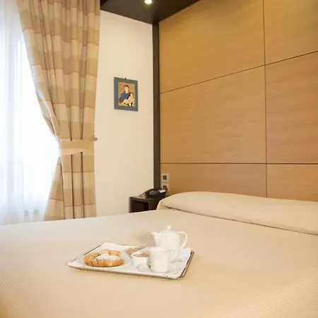 Hotel Cursula 3*
